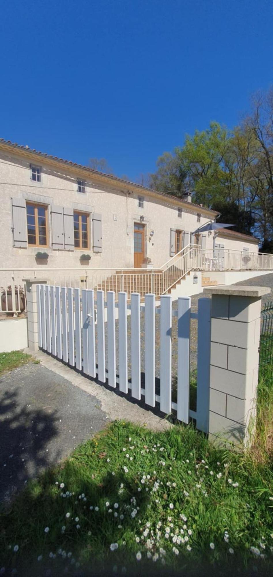 Maison 2 Chambres Au Calme Saint-Bonnet-sur-Gironde Екстериор снимка
